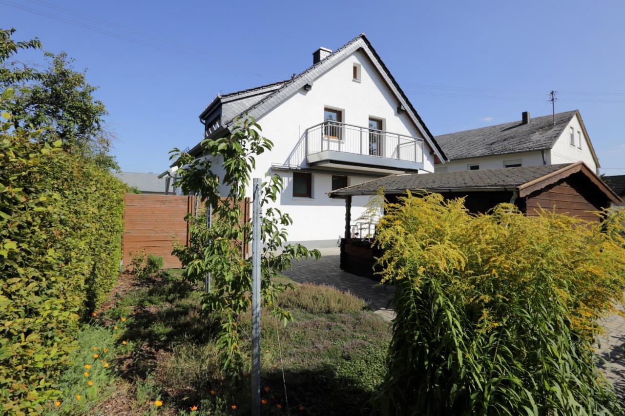 Ferienhaus Daeschinger Der Goldene Mond Mastershausen Luaran gambar