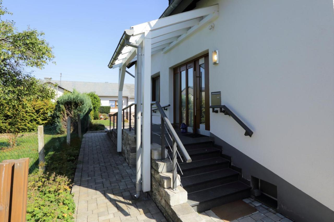Ferienhaus Daeschinger Der Goldene Mond Mastershausen Luaran gambar